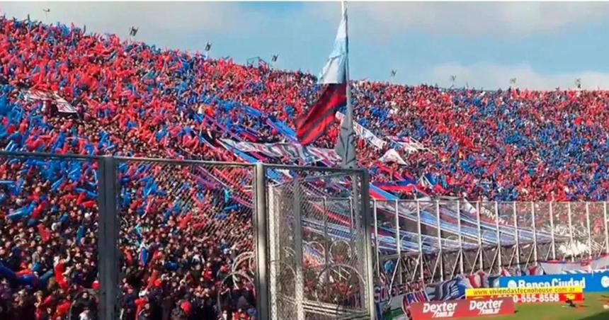 Conmebol le aplicoacute una fuerte sancioacuten a San Lorenzo por gestos racistas