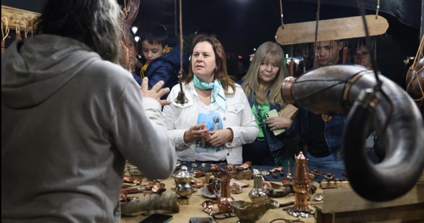 Una multitud en el Encuentro de artesanos en General Pico