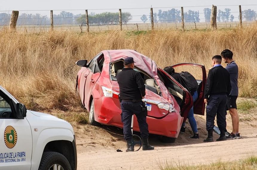 Tres heridos por un vuelco en Pico