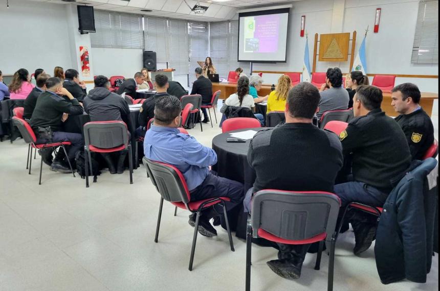 Operadores de emergencia de La Pampa reciben capacitacioacuten especializada en situaciones criacuteticas