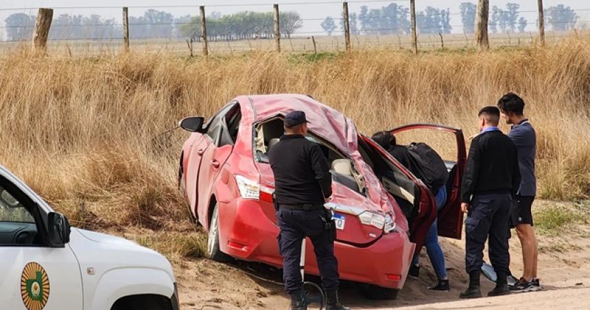 Tres heridos por un vuelco en Pico