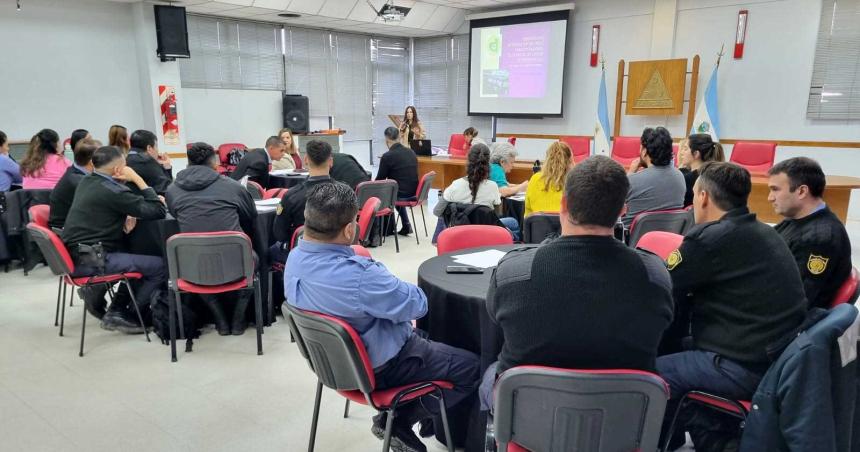 Operadores de emergencia de La Pampa reciben capacitacioacuten especializada en situaciones criacuteticas