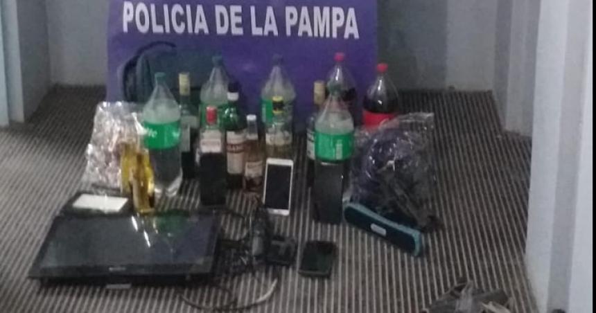 Buscaban bebidas robadas y encontraron 1 kilo de cocaiacutena y 204 plantas de marihuana