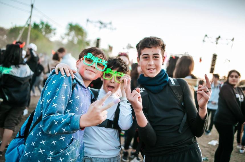 Celebran la Estudiantina en el Paseo Ferroviario