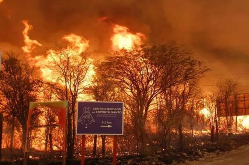 Incendios en Coacuterdoba- maacutes casas afectadas decenas de personas evacuadas y un panorama poco alentador