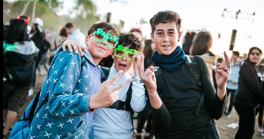 Celebran la Estudiantina en el Paseo Ferroviario