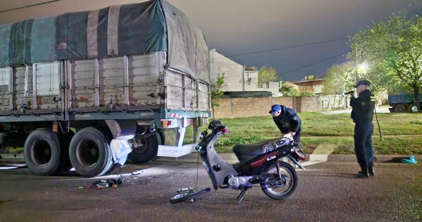 Siniestro fatal en General Pico- muere un hombre al chocar con su moto contra un camioacuten