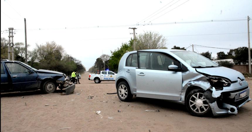 Otro fuerte choque con una mujer herida en Santa Rosa