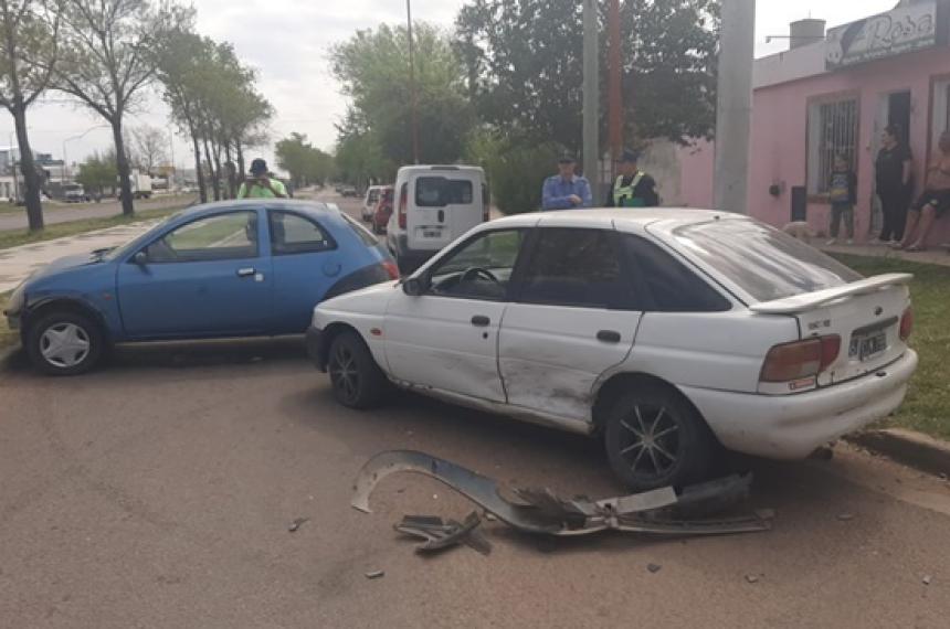 Circulaba sin licencia de conducir y chocoacute a otro auto