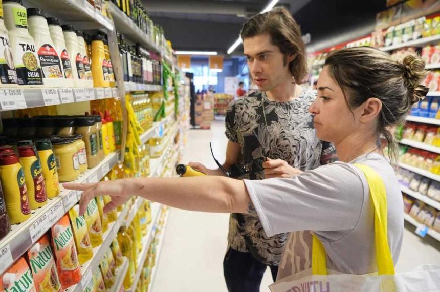 Las ventas en los supermercados en julio se mantuvieron por debajo de las de 2023