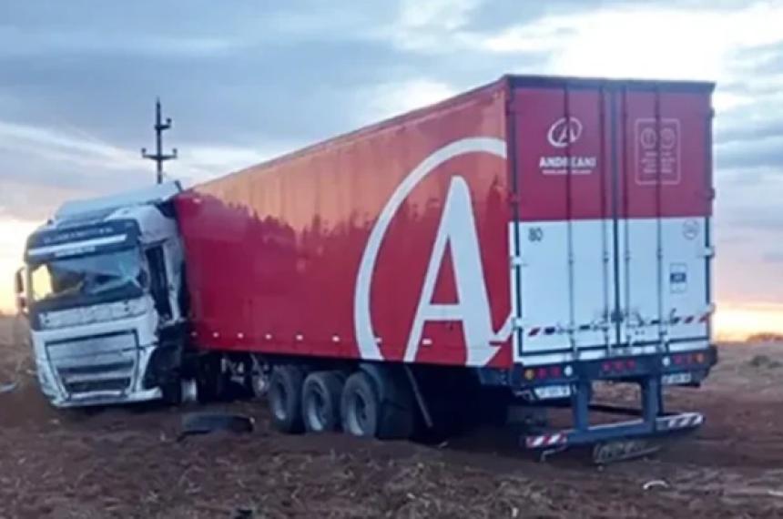 Dos camiones se rozaron en la Ruta Provincial 18