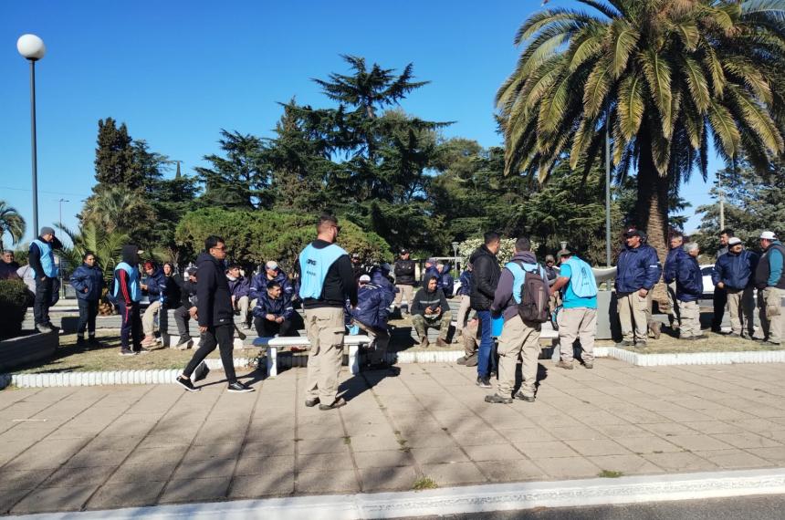 Protestan los municipales en Toay