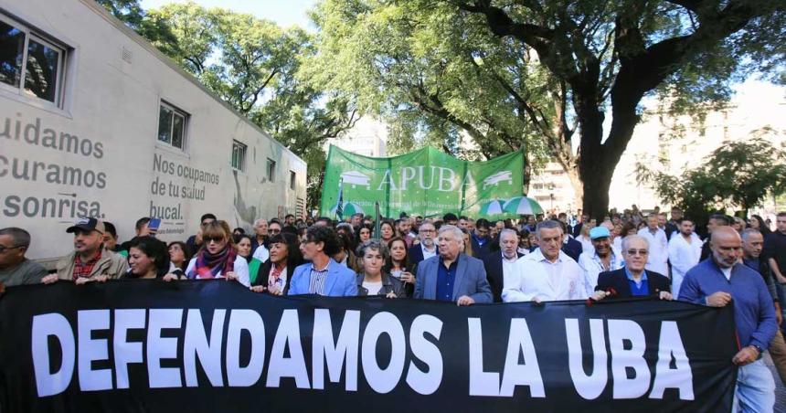 Docentes y no docentes de la UBA paran en defensa de su salario y de la Ley de Financiamiento