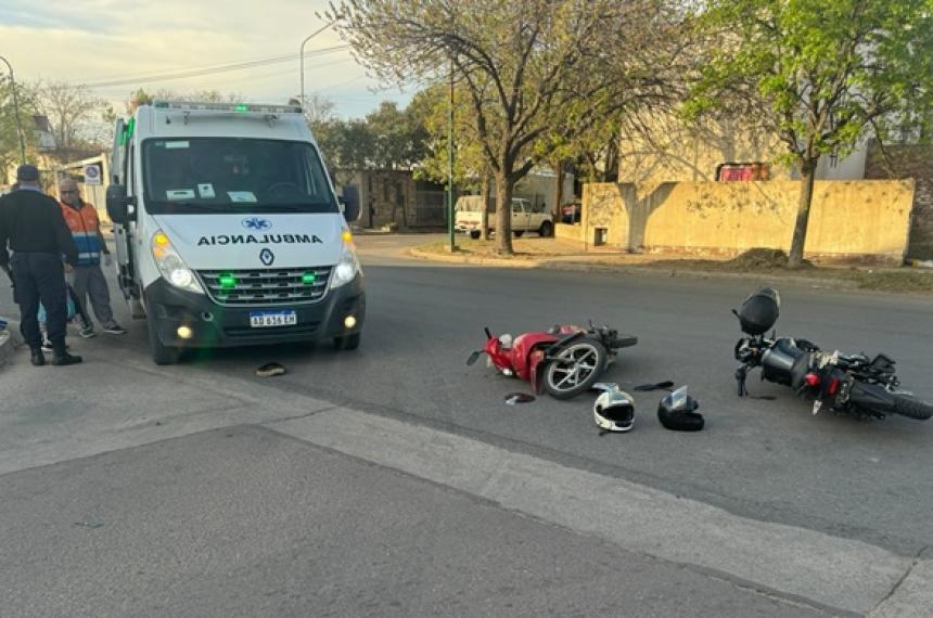 Dos motociclistas heridos por siniestros viales en Pico