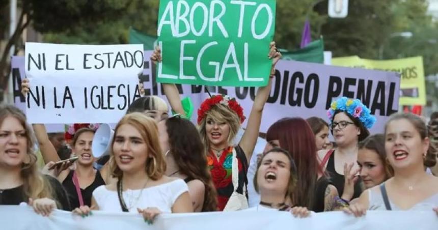 Maacutes del 80-en-porciento- de los abortos siguen realizaacutendose en centros privados pese a que la ley prioriza la red puacuteblica