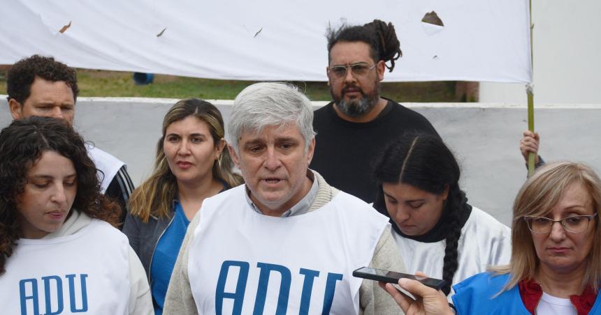 Convocan a la marcha universitaria- Cada tres docentes dos somos pobres