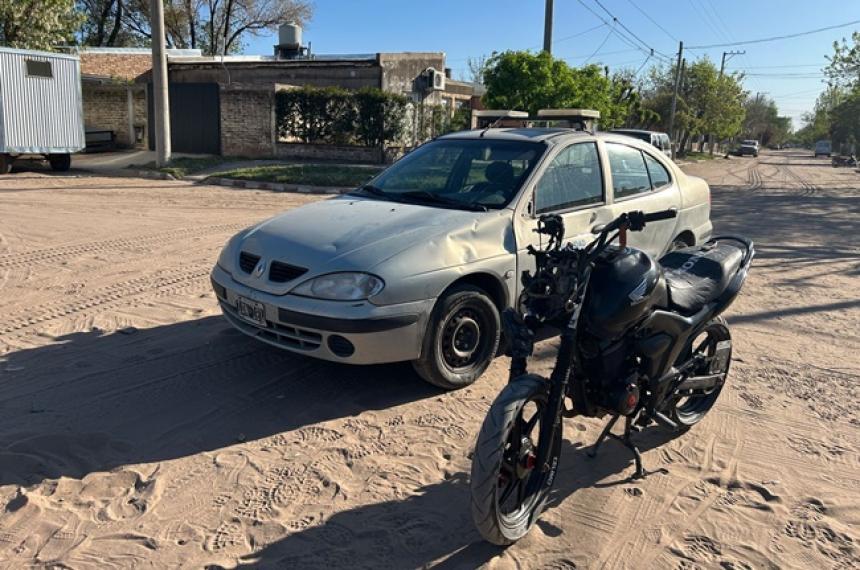 Un motociclista herido por un choque