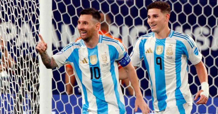 Sin Dibu Martiacutenez y con el regreso de Messi Scaloni confirmoacute la lista de la Seleccioacuten Argentina