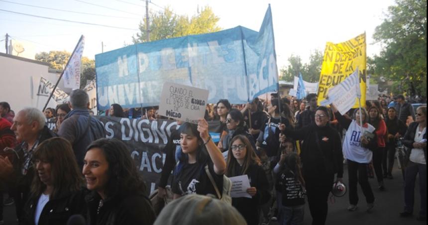 Nueva marcha multitudinaria en Pico por la universidad puacuteblica