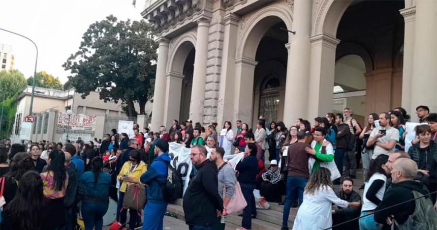 El Gobierno anuncioacute que cerraraacute el Hospital Bonaparte y los trabajadores tomaraacuten el edificio