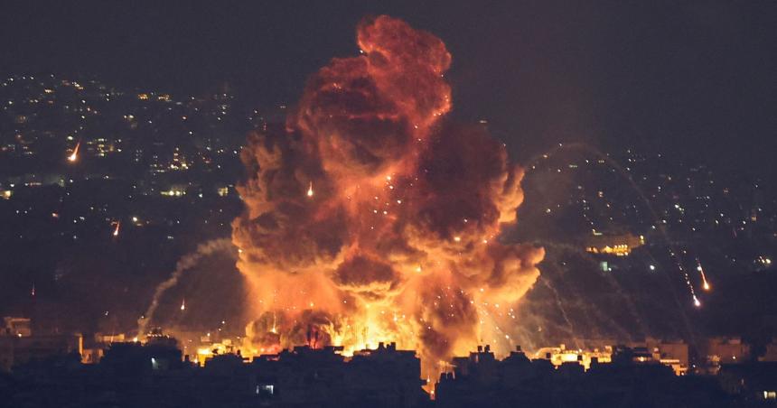 Israel lanza maacutes de 30 bombardeos en suburbios al sur de Beirut