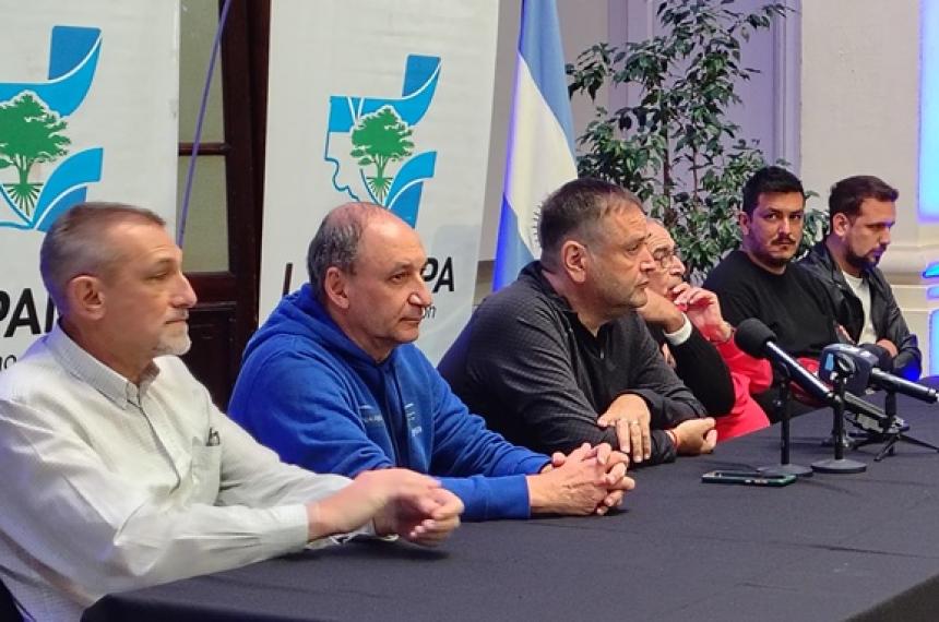 Presentaron los equipos pampeanos que participaraacuten en el Regional Amateur de Fuacutetbol 