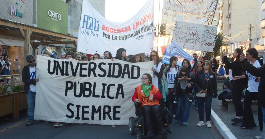 La resistencia en las calles la crueldad desde el Palacio