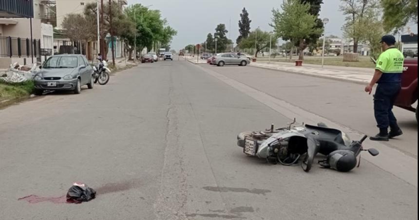 Una motociclista internada tras atropellar a un perro