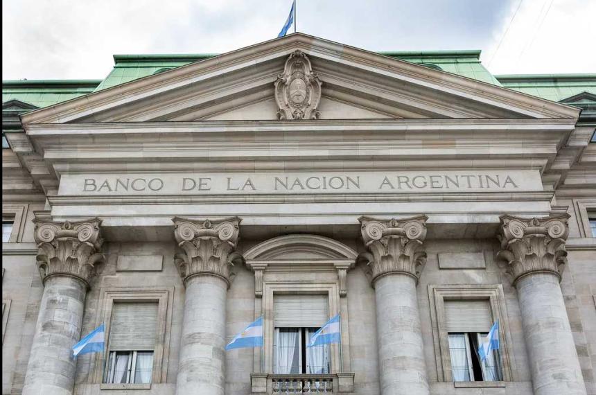 Caputo advirtioacute que cerraraacuten sucursales del Banco Nacioacuten en municipios que suban las tasas