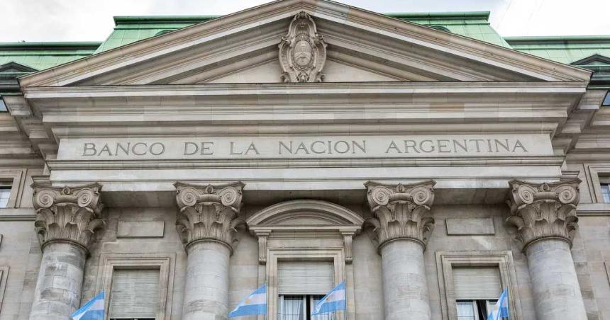 Caputo advirtioacute que cerraraacuten sucursales del Banco Nacioacuten en municipios que suban las tasas