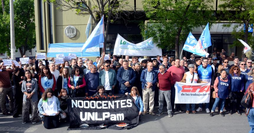 Siete intendencias opositoras y dos peronistas en el mismo brete- la motosierra de Milei