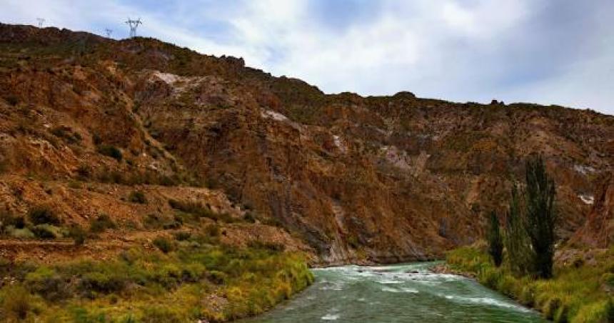 Las tormentas de nieve dejaron un buen caudal de agua en el riacuteo Atuel 