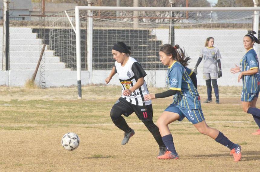 Claacutesico del fuacutetbol femenino  en el Mateo