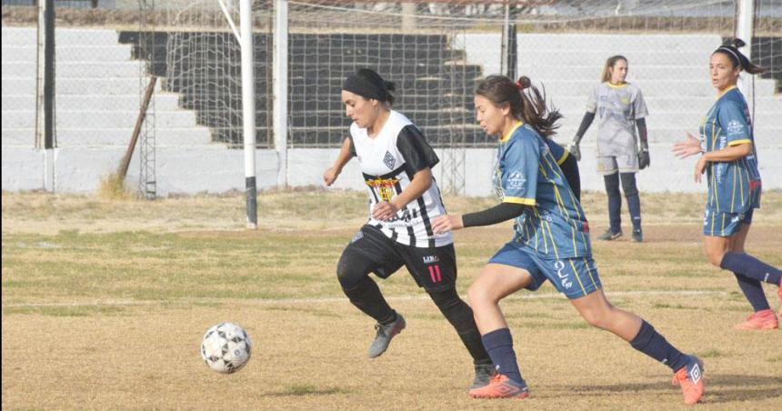 Claacutesico del fuacutetbol femenino  en el Mateo