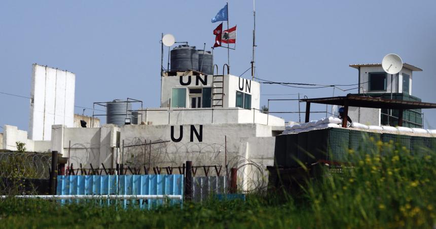 Denuncian que tanques israeliacutees entraron por la fuerza a un puesto de la ONU en el sur del Liacutebano