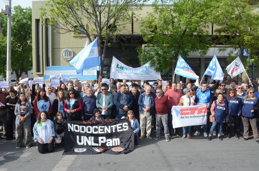 Una marcha atraacutes que salvoacute al Nacioacuten y un veto que dispara reacciones