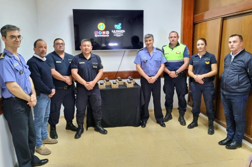 La Policiacutea incorporoacute aloacutemetros para los controles viales