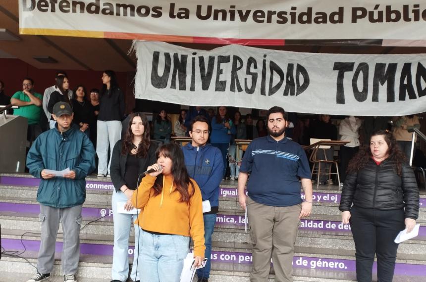 Estudiantes tomaron la sede de la UNLPam y la Facultad de Exactas