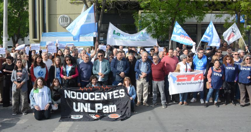 Una marcha atraacutes que salvoacute al Nacioacuten y un veto que dispara reacciones