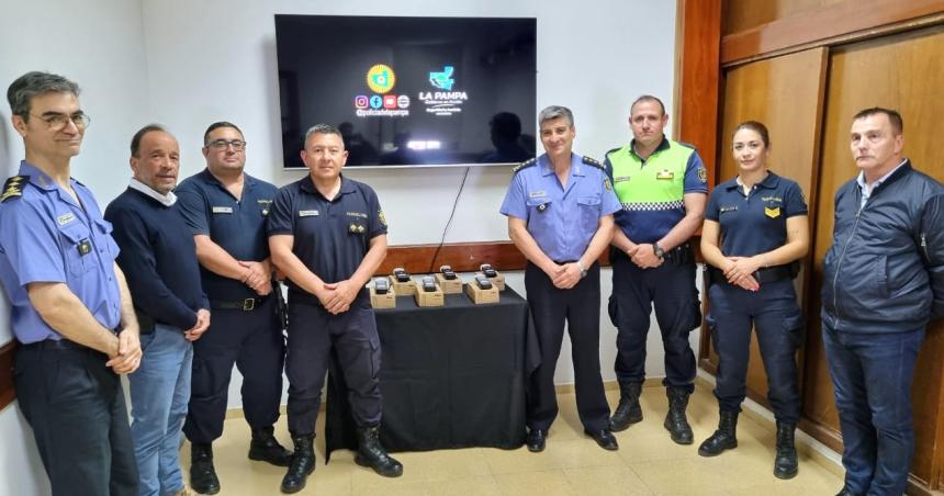 La Policiacutea incorporoacute aloacutemetros para los controles viales