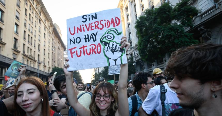 La comunidad universitaria debate la continuidad del plan de lucha contra las poliacuteticas de Milei