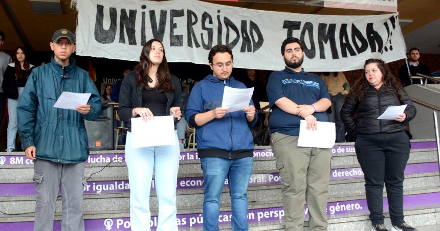 Estudiantes tomaron la sede de la UNLPam y la Facultad de Exactas