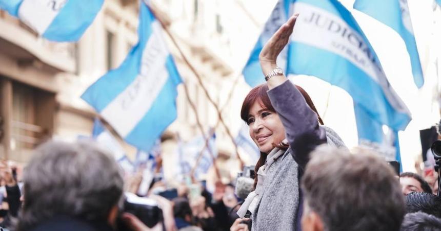 Cristina ya tiene nombre de lista para competir en la interna y se despedaza la unioacuten del PJ