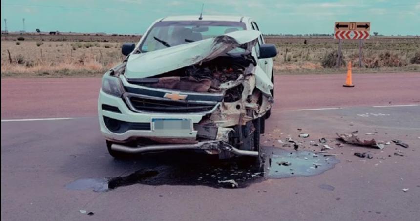 Un auto embistioacute a una camioneta en la Ruta Provincial 1