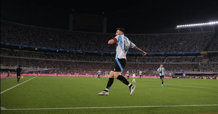 Con un hat trick de Messi Argentina goleoacute a Bolivia por las Eliminatorias 