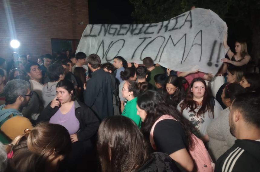 Estudiantes decidieron pasar a una toma activa del Centro Universitario de Pico