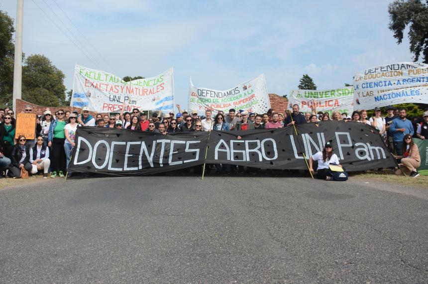 Caminata de protesta de las Facultades de Agronomiacutea y de Exactas