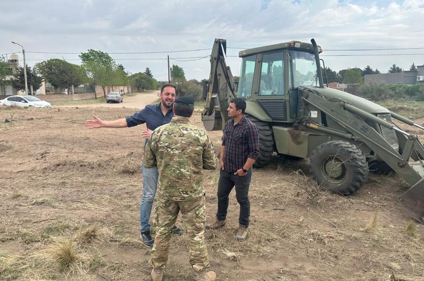 Realizan limpieza de espacios verdes con personal del Ejeacutercito 