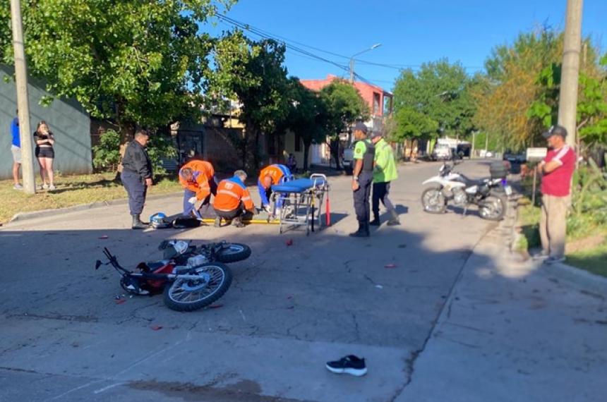 Choque entre pick up y moto- un herido