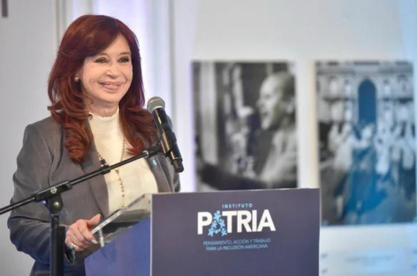 Cristina Kirchner criticoacute a Caputo y apuntoacute contra los gobernadores peronistas que acompantildean al Gobierno